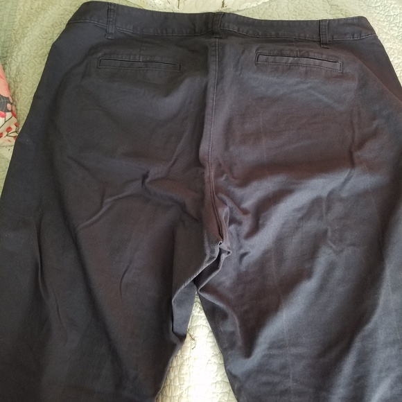 Old navy pants - Picture 2 of 3